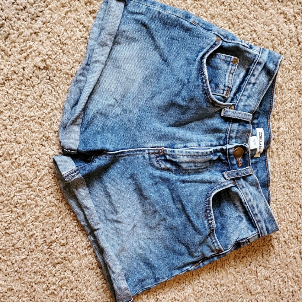 Billabong high wasted shorts.